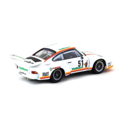 Miniatura branca de carro de corrida com número 51 e logos Vaillant, Goodyear e Shell