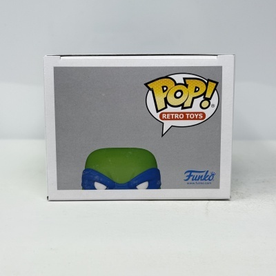 Caixa Funko Pop! Retro Toys com figura verde e azul visível