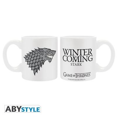 Duas canecas brancas de Game of Thrones com lobo e texto Winter is Coming Stark