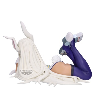 Figura decorativa Banpresto de personagem feminina com cabelo branco e orelhas de coelho