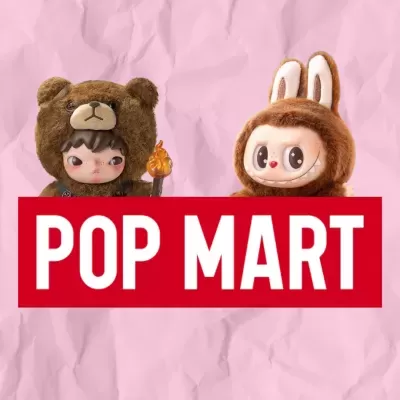 Bonecos em pelúcia fantasia de urso e coelho com texto POP MART
