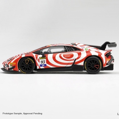 Miniatura de carro de corrida vermelho e branco com padrão em espiral e número 93.