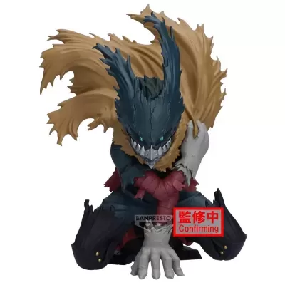 Figura de ação de personagem com máscara preta e capa bege esvoaçante