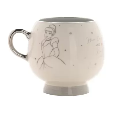 Caneca branca com desenho de princesa e texto cinza