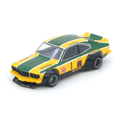 Miniatura de carro de corrida verde, amarelo e preto com logótipos e números.