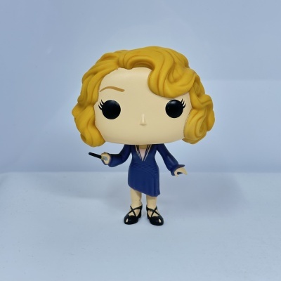Figura Funko Pop loira com vestido azul e sapatos pretos