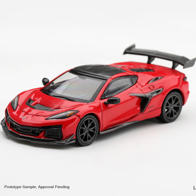 Miniatura de carro desportivo vermelho com asa traseira grande