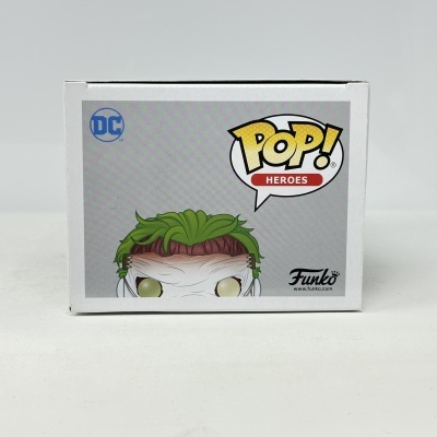 Caixa de Funko Pop! DC Heroes com cabelo verde visível