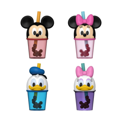 Copos plásticos com tampas das personagens Mickey, Minnie, Donald e Daisy e canudos coloridos