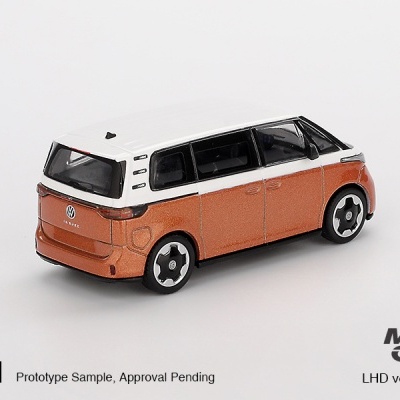 Miniatura de carro Volkswagen ID Buzz laranja e branco sobre fundo branco com texto e logotipo