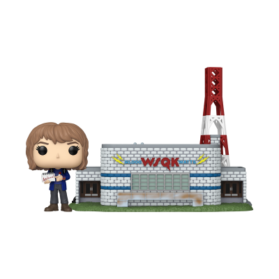 Figura Funko Pop junto a um edifício com torre vermelha e branca e texto W/QK