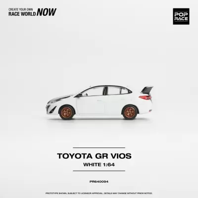 Miniatura branca do carro Toyota GR Vios com rodas castanhas em fundo branco