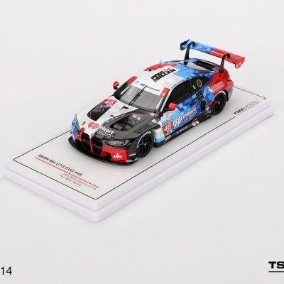 Miniatura de carro BMW M4 GT3 EVO #48 em escala 1:43 com decoração de corrida colorida sobre base branca