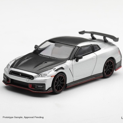 Miniatura de carro desportivo cinza prateado com detalhes a preto e vermelho.