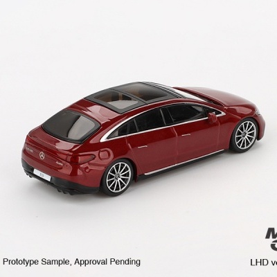 Miniatura de carro Mercedes-Benz vermelho com detalhes cromados