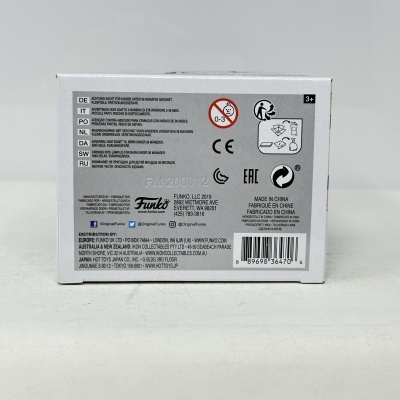 Parte de trás de embalagem Funko com texto e símbolos