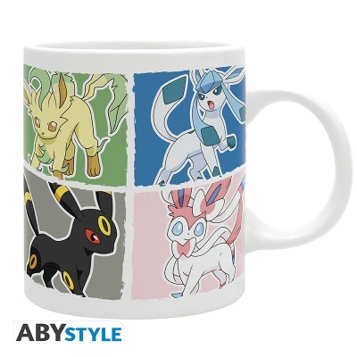 Caneca branca com desenhos coloridos de Pokémon Jolteon, Glaceon, Umbreon e Sylveon