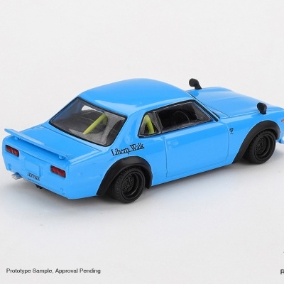 Miniatura de carro desportivo azul com detalhes e texto Liberty Walk