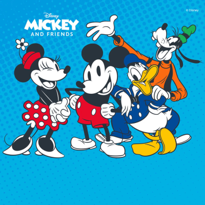 Personagens Disney Mickey, Minnie, Donald e Pateta sobre fundo azul com texto 'MICKEY AND FRIENDS'.