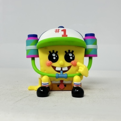 Boneco de Bob Esponja com capacete branco #1 e acessórios coloridos