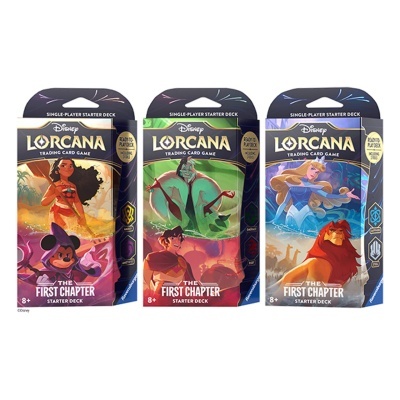Três decks de arranque do jogo de cartas Disney Lorcana com personagens coloridos e texto THE FIRST CHAPTER STARTER DECK