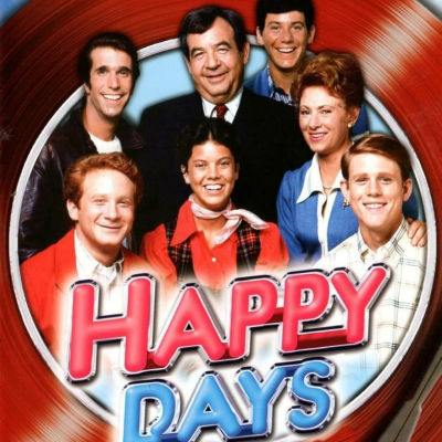 Promoção da série Happy Days com várias personagens sorridentes em destaque