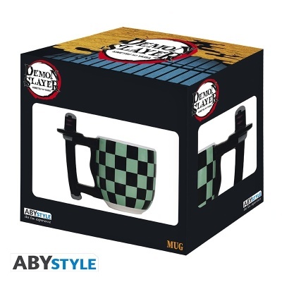 Caixa com caneca Demon Slayer padrão xadrez verde preto e alça espada