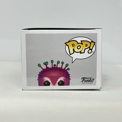 Caixa branca de boneco Funko Pop com criatura roxa e texto POP!
