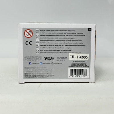 Caixa branca com instruções de segurança, código de barras e etiqueta Funko