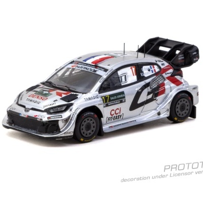 Miniatura de carro de rali prata com detalhes pretos e vermelhos e inscrições várias