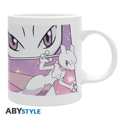 Caneca branca com imagem do Pokémon Mewtwo em fundo lilás estrelado