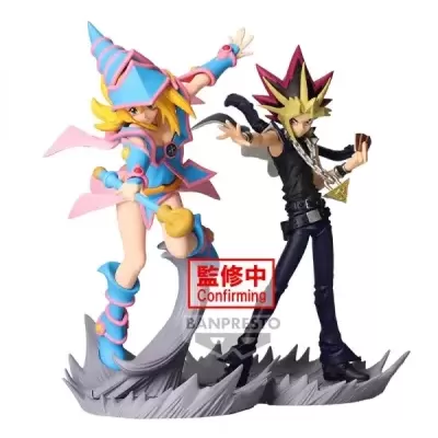 Figura colecionável Banpresto com personagens de anime sobre base cinzenta