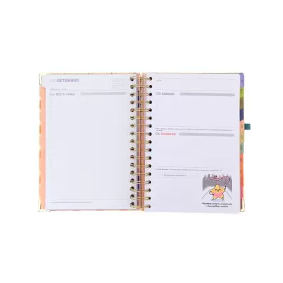 Agenda semanal aberta com páginas brancas e espiral dourada