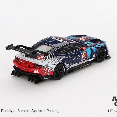 Miniatura carro de corrida Ford azul, branca e vermelha com asa preta.