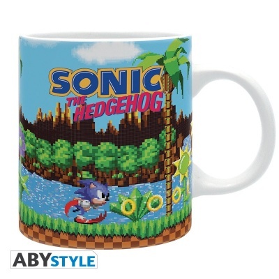 Caneca branca com temática Sonic the Hedgehog em cores vibrantes
