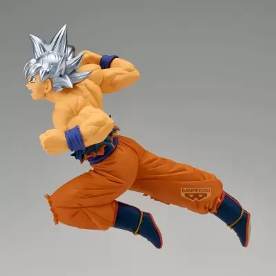 Figura de ação do personagem Goku com cabelo prateado em pose de ataque