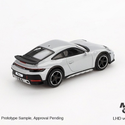 Miniatura de carro desportivo cinza prateado com detalhes pretos