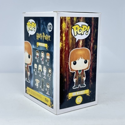 Caixa de Funko Pop Ron Weasley Nº 12 Harry Potter com fundo preto e vermelho