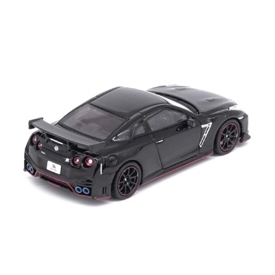 Miniatura de carro desportivo preto com detalhes vermelhos em fundo branco