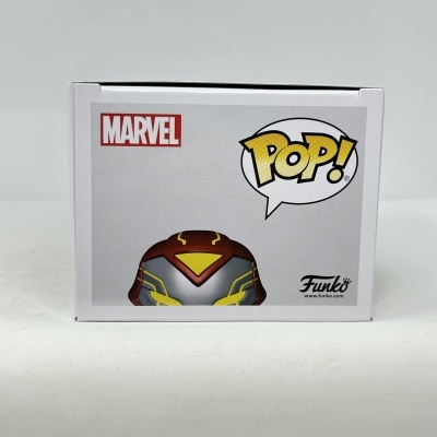Caixa branca Funko Pop! Marvel com imagem de figura colecionável.