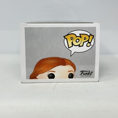 Caixa Funko Pop com figura de cabelo castanho-avermelhado e texto POP!