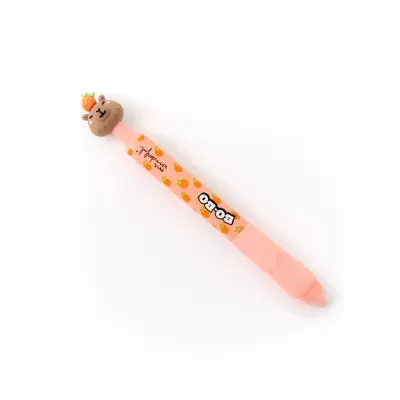 Caneta rosa com figura de urso e cenoura na tampa