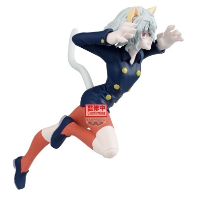 Figura colecionável de personagem com roupa azul e meias laranja em pose de salto