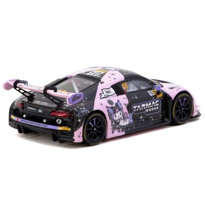 Miniatura de carro de corrida preto e rosa com spoiler e decoração cartoon