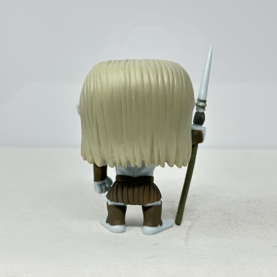 Figura de ação com bastão vista de costas