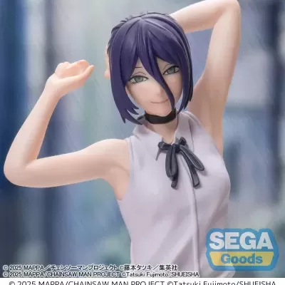 Figurina anime com cabelo roxo e camisa branca