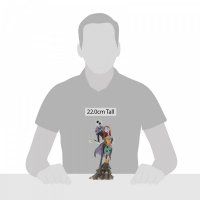 Figura decorativa colorida de personagens em base rochosa, altura 22 cm