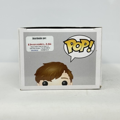 Caixa branca Funko Pop com personagem e texto POP!