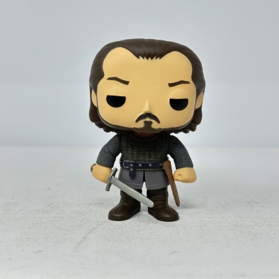 Figura de vinil com espada e barba, roupa escura