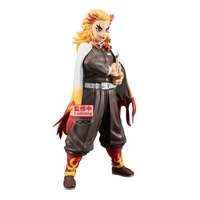 Figura colecionável de personagem anime com espada e padrão de chamas
